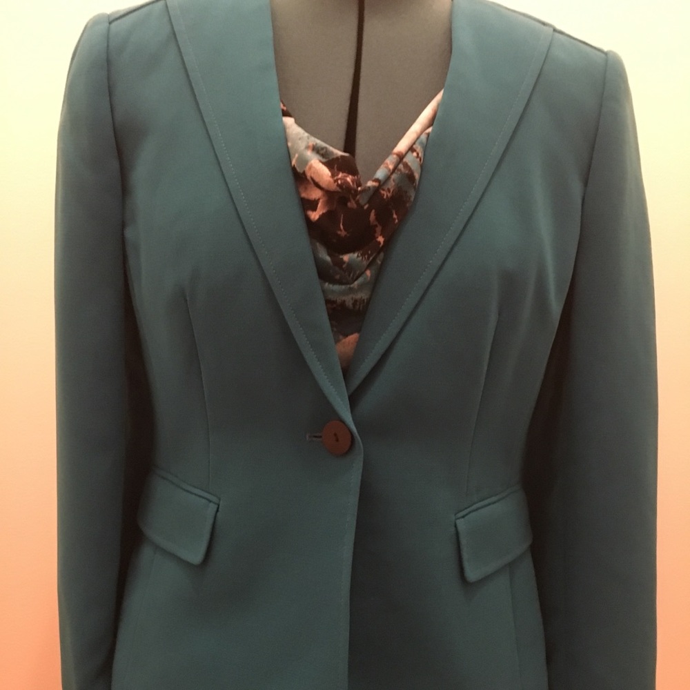 Tahari blazer